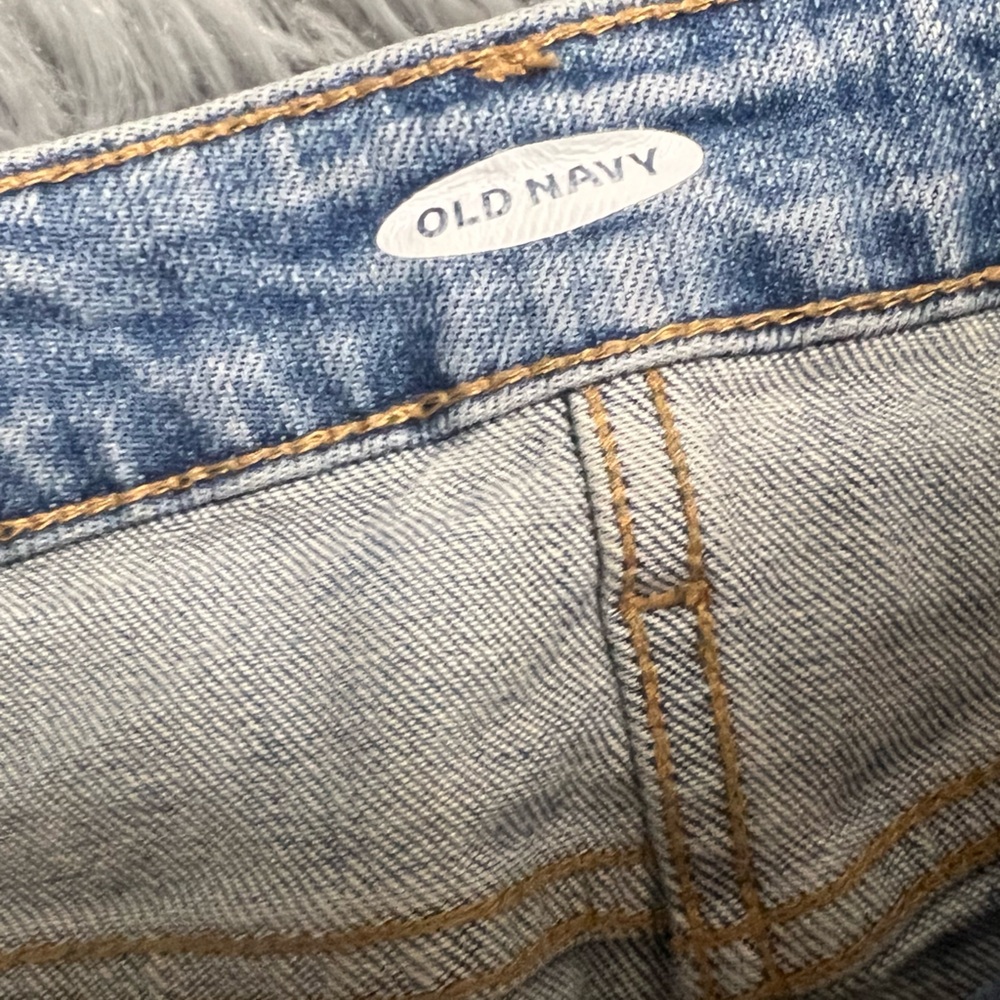 Stylish Light-Wash Denim Skirt - Picture 15 of 16